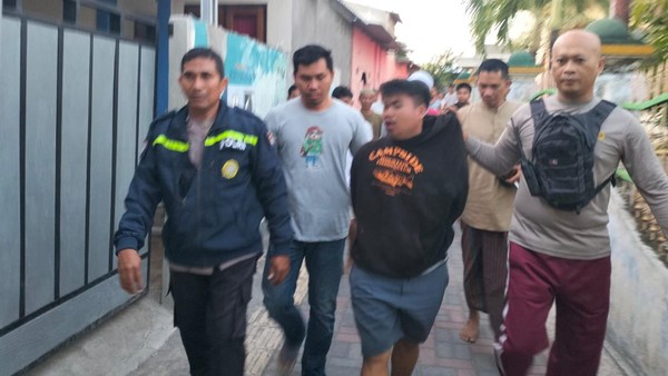 pelaku curi HP tertangkap